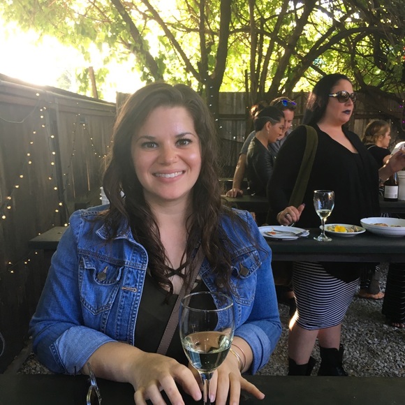 Meet your Posher, Lauren - Picture 1 of 1